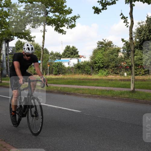10.08.2025 - GEWOBA Citytriathlon Bremen Yannick Fuchs http://msf.ph/oto/8562758 10.08.2025 12:30:13 Radfahren 640, 675, 717, 722, 733, 745, 760, 769, 823, 875, 884, 935, 943, 960, 1013 meine-sportfotos.de