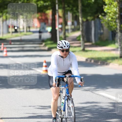 10.08.2025 - GEWOBA Citytriathlon Bremen Yannick Fuchs http://msf.ph/oto/8562759 10.08.2025 14:32:26 Radfahren 105, 113, 284, 299, 344, 355, 362, 366, 370, 393, 433, 463, 489, 508 meine-sportfotos.de