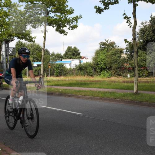 10.08.2025 - GEWOBA Citytriathlon Bremen Yannick Fuchs http://msf.ph/oto/8562763 10.08.2025 12:30:16 Radfahren 640, 717, 722, 733, 745, 760, 769, 823, 875, 884, 935, 943, 960, 1013 meine-sportfotos.de