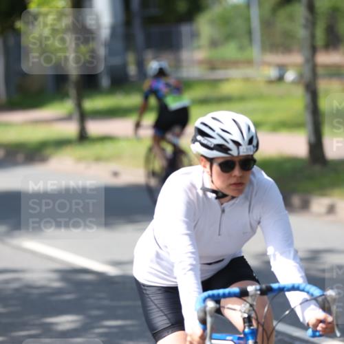 10.08.2025 - GEWOBA Citytriathlon Bremen Yannick Fuchs http://msf.ph/oto/8562770 10.08.2025 14:32:26 Radfahren 105, 113, 284, 299, 344, 355, 362, 366, 370, 393, 433, 463, 489, 508 meine-sportfotos.de