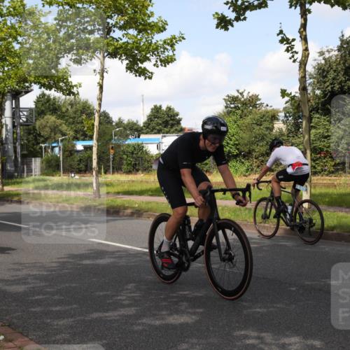10.08.2025 - GEWOBA Citytriathlon Bremen Yannick Fuchs http://msf.ph/oto/8562775 10.08.2025 12:30:21 Radfahren 722, 733, 745, 760, 767, 823, 884, 932, 935, 943, 1013 meine-sportfotos.de