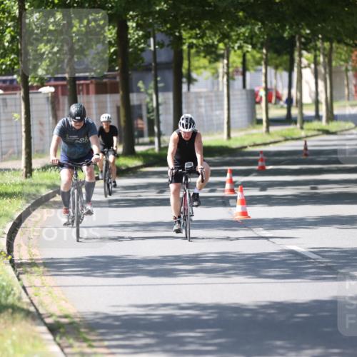 10.08.2025 - GEWOBA Citytriathlon Bremen Yannick Fuchs http://msf.ph/oto/8562776 10.08.2025 14:32:28 Radfahren 105, 113, 284, 299, 355, 362, 366, 370, 393, 420, 433, 463, 489 meine-sportfotos.de