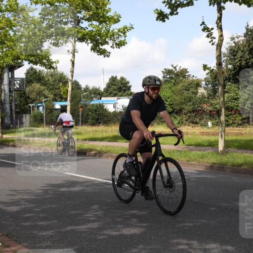 10.08.2025 - GEWOBA Citytriathlon Bremen Yannick Fuchs http://msf.ph/oto/8562779 10.08.2025 12:30:22 Radfahren 722, 733, 745, 760, 767, 823, 884, 932, 935, 943, 1013 meine-sportfotos.de