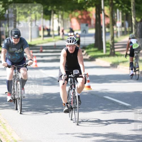10.08.2025 - GEWOBA Citytriathlon Bremen Yannick Fuchs http://msf.ph/oto/8562781 10.08.2025 14:32:31 Radfahren 105, 284, 299, 355, 370, 393, 420, 463, 489 meine-sportfotos.de