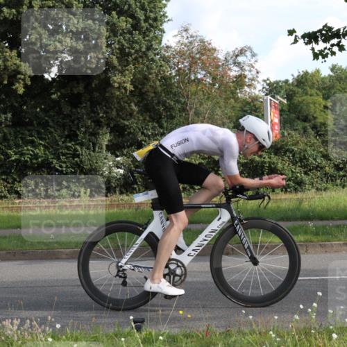 10.08.2025 - GEWOBA Citytriathlon Bremen Yannick Fuchs http://msf.ph/oto/8562787 10.08.2025 10:41:45 Radfahren 3, 9, 177, 223, 395, 410 meine-sportfotos.de