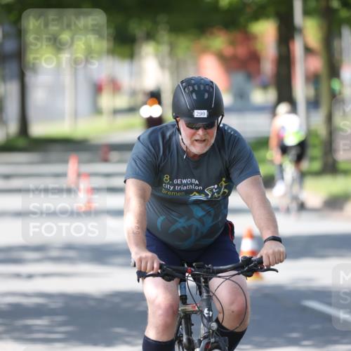 10.08.2025 - GEWOBA Citytriathlon Bremen Yannick Fuchs http://msf.ph/oto/8562790 10.08.2025 14:32:32 Radfahren 105, 284, 299, 355, 370, 393, 420, 489 meine-sportfotos.de