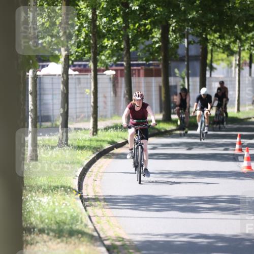 10.08.2025 - GEWOBA Citytriathlon Bremen Yannick Fuchs http://msf.ph/oto/8562795 10.08.2025 14:32:42 Radfahren 15, 82, 96, 118, 243, 393, 420, 435 meine-sportfotos.de