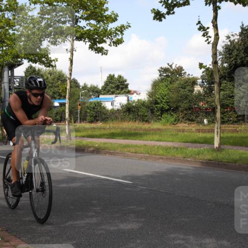10.08.2025 - GEWOBA Citytriathlon Bremen Yannick Fuchs http://msf.ph/oto/8562796 10.08.2025 12:30:31 Radfahren 722, 733, 745, 767, 823, 924, 932, 937, 943, 1011 meine-sportfotos.de