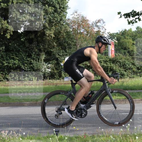 10.08.2025 - GEWOBA Citytriathlon Bremen Yannick Fuchs http://msf.ph/oto/8562799 10.08.2025 10:41:53 Radfahren 3, 9, 41, 177, 223, 395, 410 meine-sportfotos.de