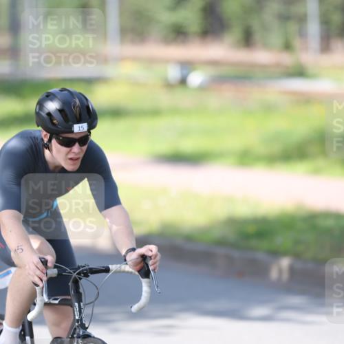 10.08.2025 - GEWOBA Citytriathlon Bremen Yannick Fuchs http://msf.ph/oto/8562806 10.08.2025 14:32:50 Radfahren 15, 82, 96, 118, 122, 243, 357, 387, 420, 435, 501 meine-sportfotos.de