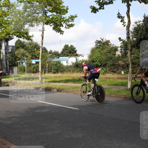 10.08.2025 - GEWOBA Citytriathlon Bremen Yannick Fuchs http://msf.ph/oto/8562820 10.08.2025 12:30:42 Radfahren 587, 752, 767, 916, 924, 932, 937, 951, 1011, 1020, 1022, 1026 meine-sportfotos.de