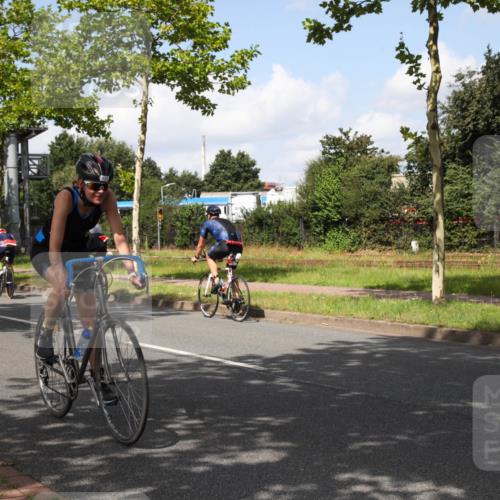 10.08.2025 - GEWOBA Citytriathlon Bremen Yannick Fuchs http://msf.ph/oto/8562825 10.08.2025 12:30:44 Radfahren 587, 752, 767, 916, 924, 937, 951, 1011, 1020, 1022, 1026 meine-sportfotos.de
