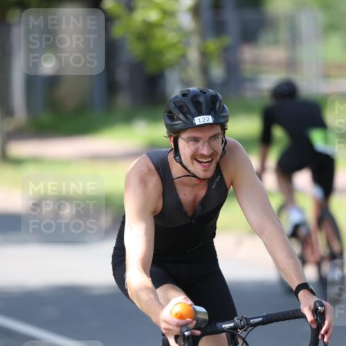 10.08.2025 - GEWOBA Citytriathlon Bremen Yannick Fuchs http://msf.ph/oto/8562827 10.08.2025 14:32:57 Radfahren 14, 15, 37, 82, 96, 118, 122, 243, 357, 387, 435, 501 meine-sportfotos.de