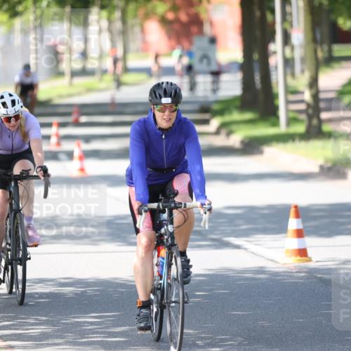 10.08.2025 - GEWOBA Citytriathlon Bremen Yannick Fuchs http://msf.ph/oto/8562829 10.08.2025 14:32:58 Radfahren 14, 15, 37, 82, 96, 118, 122, 243, 357, 387, 435, 473, 501 meine-sportfotos.de