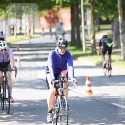 10.08.2025 - GEWOBA Citytriathlon Bremen Yannick Fuchs http://msf.ph/oto/8562831 10.08.2025 14:32:58 Radfahren 14, 15, 37, 82, 96, 118, 122, 243, 357, 387, 435, 473, 501 meine-sportfotos.de