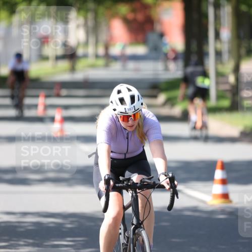 10.08.2025 - GEWOBA Citytriathlon Bremen Yannick Fuchs http://msf.ph/oto/8562836 10.08.2025 14:32:59 Radfahren 14, 15, 37, 82, 93, 96, 118, 122, 243, 357, 387, 435, 473, 501 meine-sportfotos.de