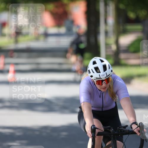 10.08.2025 - GEWOBA Citytriathlon Bremen Yannick Fuchs http://msf.ph/oto/8562840 10.08.2025 14:32:59 Radfahren 14, 15, 37, 82, 93, 96, 118, 122, 243, 357, 387, 435, 473, 501 meine-sportfotos.de