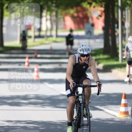 10.08.2025 - GEWOBA Citytriathlon Bremen Yannick Fuchs http://msf.ph/oto/8562856 10.08.2025 14:33:03 Radfahren 14, 15, 37, 82, 93, 118, 122, 207, 357, 387, 473, 501 meine-sportfotos.de