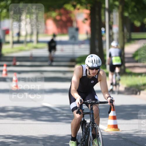 10.08.2025 - GEWOBA Citytriathlon Bremen Yannick Fuchs http://msf.ph/oto/8562858 10.08.2025 14:33:03 Radfahren 14, 15, 37, 82, 93, 118, 122, 207, 357, 387, 473, 501 meine-sportfotos.de