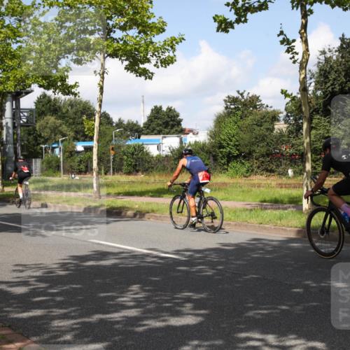 10.08.2025 - GEWOBA Citytriathlon Bremen Yannick Fuchs http://msf.ph/oto/8562868 10.08.2025 12:31:04 Radfahren 587, 621, 692, 753, 801, 1020 meine-sportfotos.de