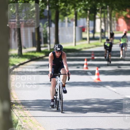 10.08.2025 - GEWOBA Citytriathlon Bremen Yannick Fuchs http://msf.ph/oto/8562899 10.08.2025 14:33:40 Radfahren 2, 25, 48, 65, 138, 440, 514, 519, 522 meine-sportfotos.de