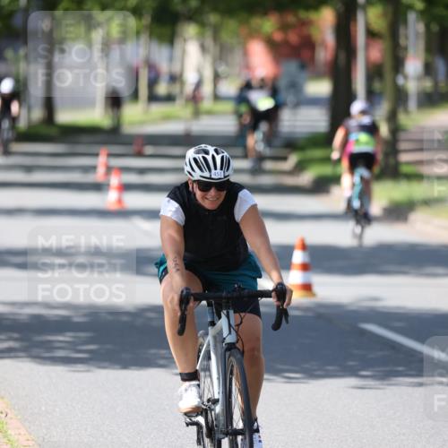 10.08.2025 - GEWOBA Citytriathlon Bremen Yannick Fuchs http://msf.ph/oto/8562933 10.08.2025 14:34:07 Radfahren 45, 55, 76, 92, 151, 214, 364, 388, 424, 443, 451, 507, 515, 530 meine-sportfotos.de