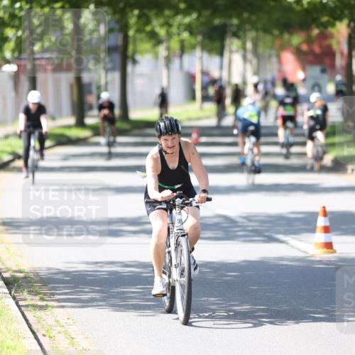 10.08.2025 - GEWOBA Citytriathlon Bremen Yannick Fuchs http://msf.ph/oto/8562950 10.08.2025 14:34:10 Radfahren 45, 55, 76, 92, 151, 214, 364, 388, 424, 443, 451, 507, 515, 530 meine-sportfotos.de