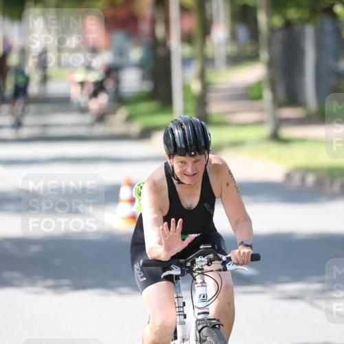 10.08.2025 - GEWOBA Citytriathlon Bremen Yannick Fuchs http://msf.ph/oto/8562959 10.08.2025 14:34:11 Radfahren 45, 55, 76, 151, 214, 364, 388, 424, 443, 451, 507, 515, 530 meine-sportfotos.de