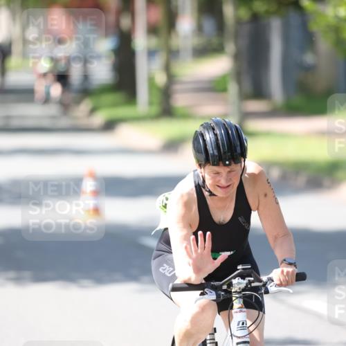 10.08.2025 - GEWOBA Citytriathlon Bremen Yannick Fuchs http://msf.ph/oto/8562961 10.08.2025 14:34:11 Radfahren 45, 55, 76, 151, 214, 364, 388, 424, 443, 451, 507, 515, 530 meine-sportfotos.de