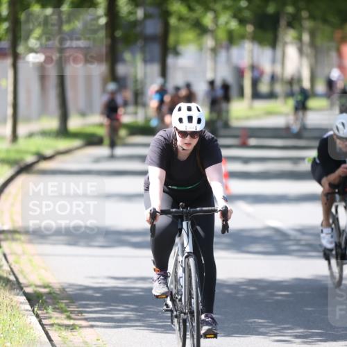 10.08.2025 - GEWOBA Citytriathlon Bremen Yannick Fuchs http://msf.ph/oto/8562971 10.08.2025 14:34:14 Radfahren 45, 76, 143, 151, 214, 316, 364, 388, 424, 443, 451, 507, 515, 530 meine-sportfotos.de