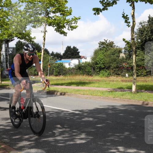 10.08.2025 - GEWOBA Citytriathlon Bremen Yannick Fuchs http://msf.ph/oto/8562974 10.08.2025 12:31:57 Radfahren 552, 615, 627, 657, 666, 667, 689, 770, 806, 838, 839, 857, 873, 876, 888, 897 meine-sportfotos.de