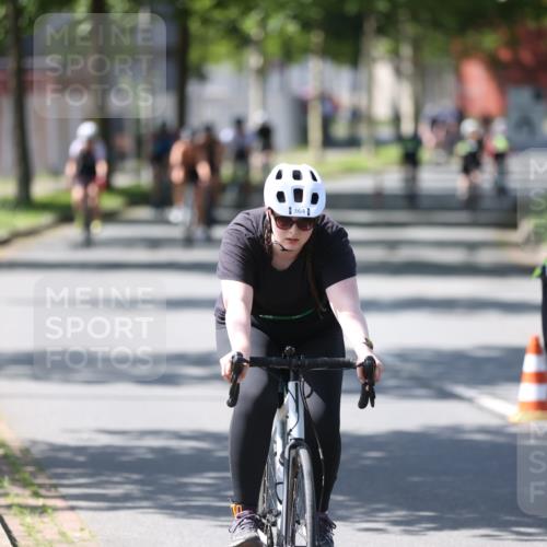 10.08.2025 - GEWOBA Citytriathlon Bremen Yannick Fuchs http://msf.ph/oto/8562975 10.08.2025 14:34:14 Radfahren 45, 76, 143, 151, 214, 316, 364, 388, 424, 443, 451, 507, 515, 530 meine-sportfotos.de
