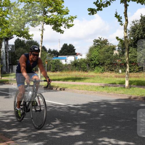 10.08.2025 - GEWOBA Citytriathlon Bremen Yannick Fuchs http://msf.ph/oto/8562979 10.08.2025 12:31:58 Radfahren 552, 615, 627, 657, 666, 667, 689, 770, 806, 838, 839, 857, 873, 876, 888, 897 meine-sportfotos.de