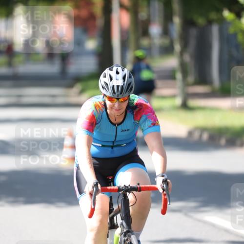 10.08.2025 - GEWOBA Citytriathlon Bremen Yannick Fuchs http://msf.ph/oto/8562985 10.08.2025 14:34:22 Radfahren 45, 76, 79, 88, 143, 144, 146, 214, 304, 316, 364, 375, 392, 424, 443, 515, 524 meine-sportfotos.de