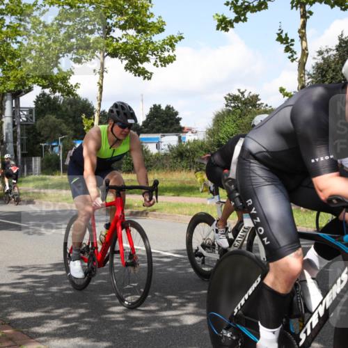 10.08.2025 - GEWOBA Citytriathlon Bremen Yannick Fuchs http://msf.ph/oto/8562988 10.08.2025 12:32:01 Radfahren 552, 615, 627, 657, 667, 682, 689, 770, 806, 838, 839, 857, 873, 876, 888, 897 meine-sportfotos.de