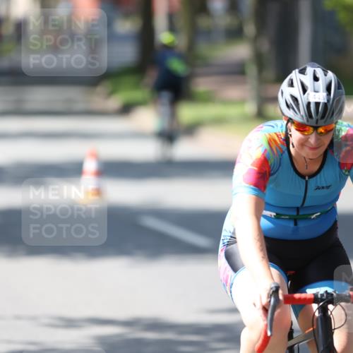 10.08.2025 - GEWOBA Citytriathlon Bremen Yannick Fuchs http://msf.ph/oto/8562990 10.08.2025 14:34:22 Radfahren 45, 76, 79, 88, 143, 144, 146, 214, 304, 316, 364, 375, 392, 424, 443, 515, 524 meine-sportfotos.de