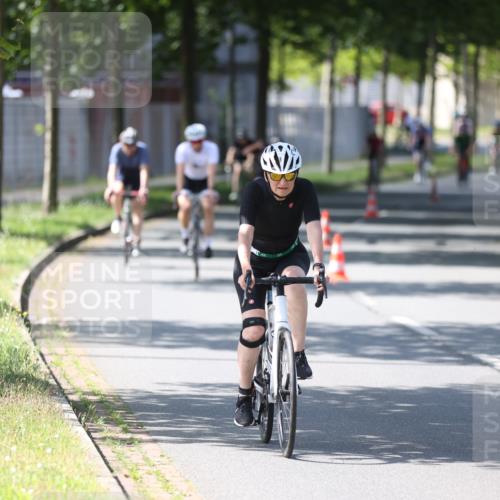 10.08.2025 - GEWOBA Citytriathlon Bremen Yannick Fuchs http://msf.ph/oto/8562993 10.08.2025 14:34:23 Radfahren 45, 76, 79, 88, 143, 144, 146, 214, 304, 316, 375, 392, 424, 443, 515, 524 meine-sportfotos.de