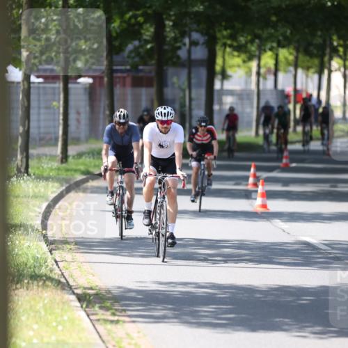 10.08.2025 - GEWOBA Citytriathlon Bremen Yannick Fuchs http://msf.ph/oto/8563009 10.08.2025 14:34:24 Radfahren 45, 76, 79, 88, 143, 144, 146, 214, 304, 316, 375, 392, 424, 443, 515, 524 meine-sportfotos.de