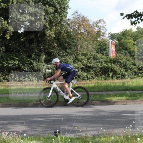 10.08.2025 - GEWOBA Citytriathlon Bremen Yannick Fuchs http://msf.ph/oto/8563025 10.08.2025 10:43:32 Radfahren 53, 217, 361, 422, 487 meine-sportfotos.de