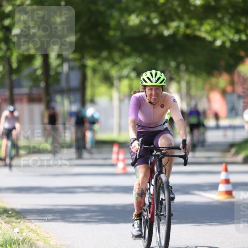 10.08.2025 - GEWOBA Citytriathlon Bremen Yannick Fuchs http://msf.ph/oto/8563026 10.08.2025 14:34:48 Radfahren 23, 31, 72, 268, 300, 413, 465, 502, 511 meine-sportfotos.de