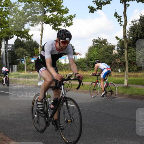 10.08.2025 - GEWOBA Citytriathlon Bremen Yannick Fuchs http://msf.ph/oto/8563033 10.08.2025 12:32:24 Radfahren 551, 641, 643, 648, 682, 735, 776, 840, 959 meine-sportfotos.de