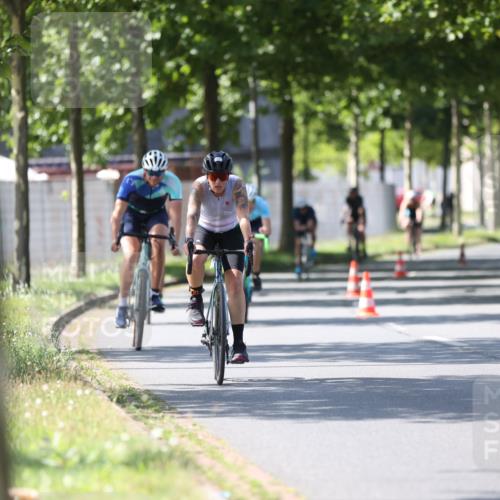 10.08.2025 - GEWOBA Citytriathlon Bremen Yannick Fuchs http://msf.ph/oto/8563035 10.08.2025 14:34:50 Radfahren 23, 31, 72, 268, 300, 413, 430, 465, 502, 511 meine-sportfotos.de