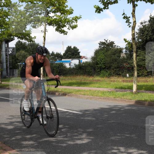 10.08.2025 - GEWOBA Citytriathlon Bremen Yannick Fuchs http://msf.ph/oto/8563041 10.08.2025 12:32:29 Radfahren 551, 641, 643, 648, 735, 776, 840, 959, 1017 meine-sportfotos.de