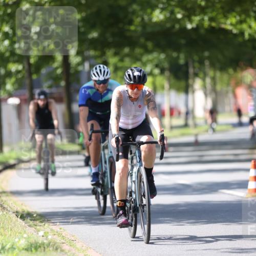 10.08.2025 - GEWOBA Citytriathlon Bremen Yannick Fuchs http://msf.ph/oto/8563044 10.08.2025 14:34:51 Radfahren 23, 31, 72, 268, 300, 413, 430, 502, 511 meine-sportfotos.de