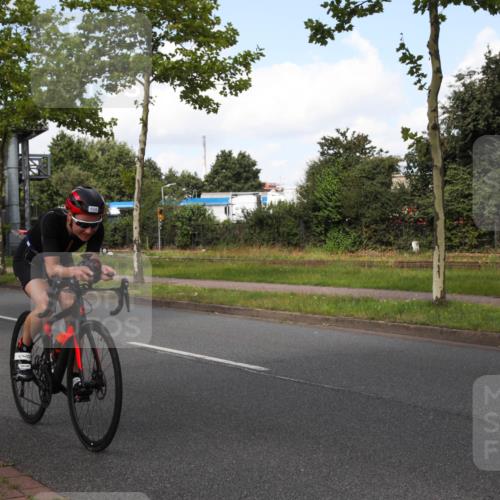 10.08.2025 - GEWOBA Citytriathlon Bremen Yannick Fuchs http://msf.ph/oto/8563047 10.08.2025 12:32:35 Radfahren 566, 641, 643, 648, 776, 840, 852, 959, 1017 meine-sportfotos.de