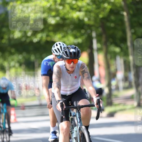 10.08.2025 - GEWOBA Citytriathlon Bremen Yannick Fuchs http://msf.ph/oto/8563050 10.08.2025 14:34:52 Radfahren 23, 31, 72, 268, 300, 340, 413, 430, 502, 511 meine-sportfotos.de