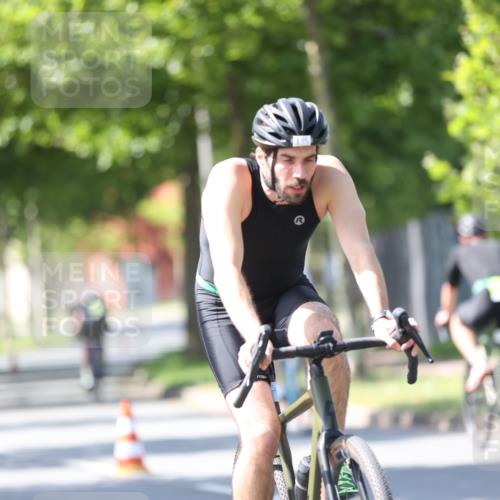 10.08.2025 - GEWOBA Citytriathlon Bremen Yannick Fuchs http://msf.ph/oto/8563057 10.08.2025 14:34:54 Radfahren 23, 31, 72, 268, 300, 340, 413, 430, 502, 511 meine-sportfotos.de