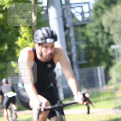 10.08.2025 - GEWOBA Citytriathlon Bremen Yannick Fuchs http://msf.ph/oto/8563062 10.08.2025 14:34:55 Radfahren 23, 31, 72, 268, 300, 340, 413, 430, 502, 511 meine-sportfotos.de