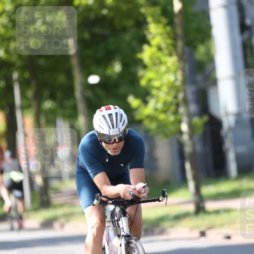 10.08.2025 - GEWOBA Citytriathlon Bremen Yannick Fuchs http://msf.ph/oto/8563070 10.08.2025 14:34:56 Radfahren 23, 31, 68, 72, 268, 300, 340, 413, 430, 502, 511 meine-sportfotos.de