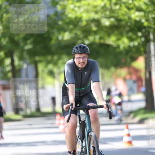 10.08.2025 - GEWOBA Citytriathlon Bremen Yannick Fuchs http://msf.ph/oto/8563084 10.08.2025 14:34:59 Radfahren 23, 31, 68, 72, 268, 340, 413, 430, 502 meine-sportfotos.de